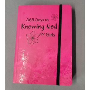 365 Days to Knowing God-Girls by Carolyn Larsen 2009 Paperback Pink Elastic Band